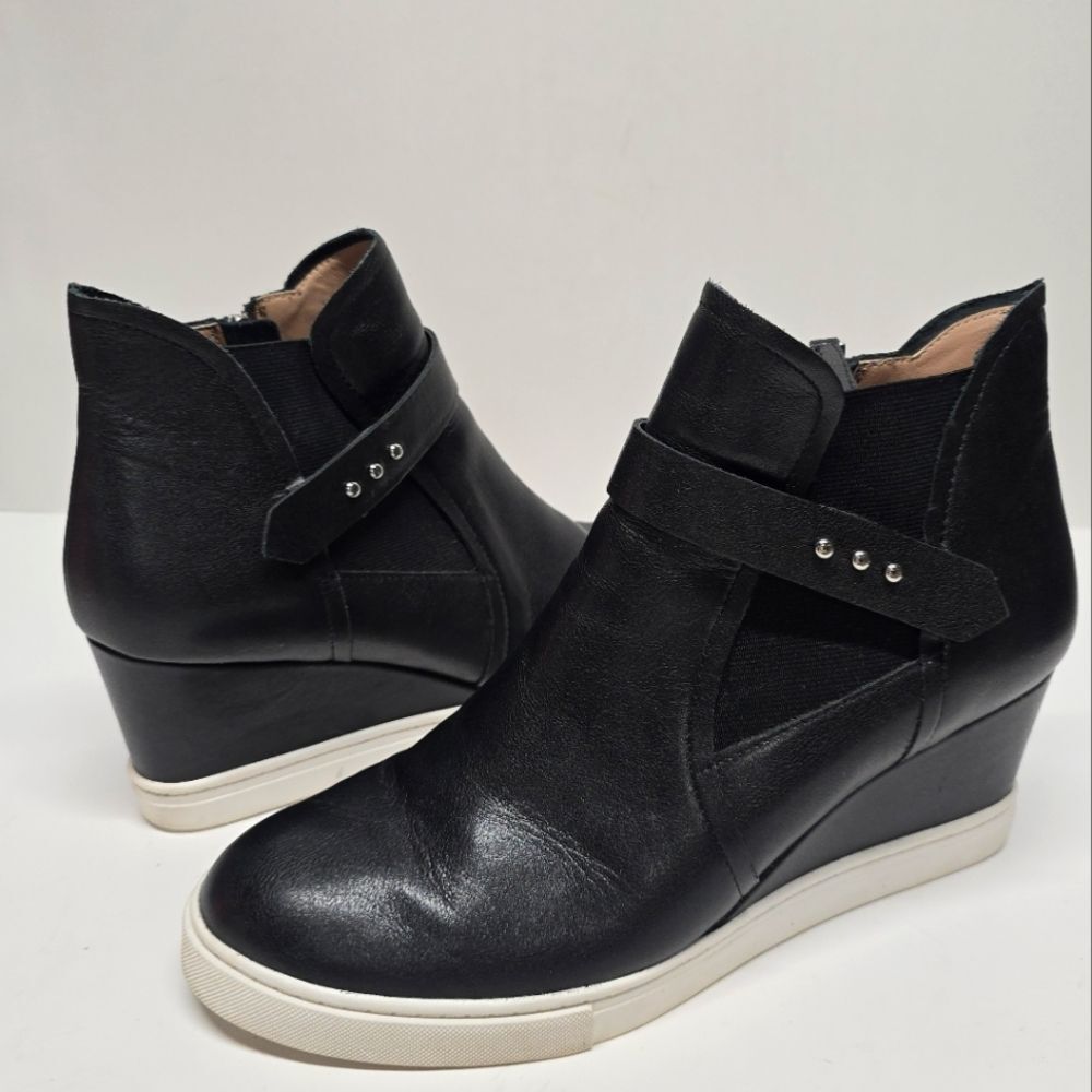 Linea Paolo Freshton black leather wedged Sneaker Booties Shoes Women's size 9.5